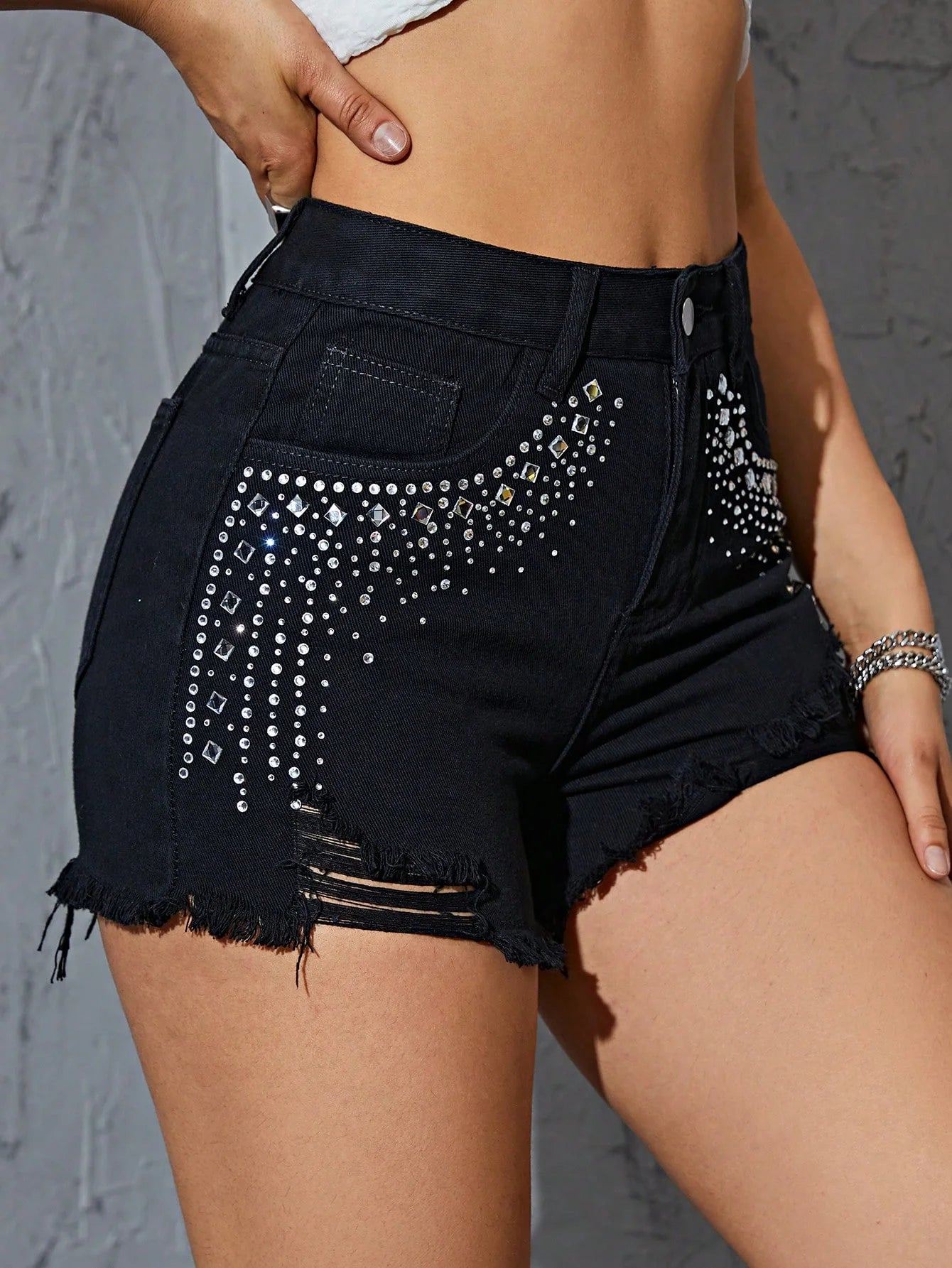 Shorts Jeans Belisse Beaded Chic | Shorts Jeans Feminino com Pérolas | Barra Desfiada e Cintura Alta