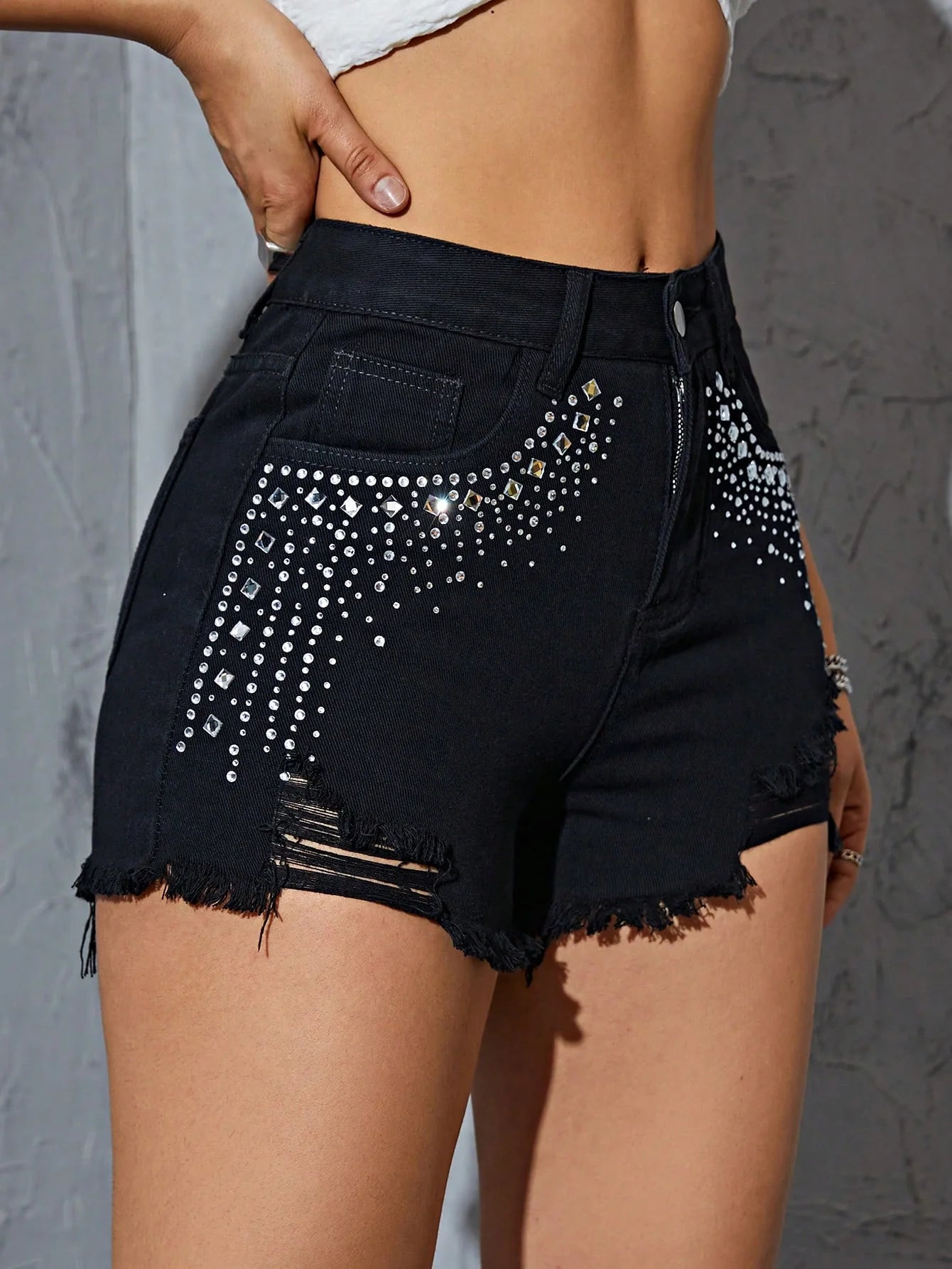 Shorts Jeans Belisse Beaded Chic | Shorts Jeans Feminino com Pérolas | Barra Desfiada e Cintura Alta